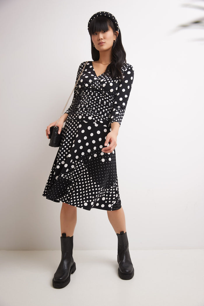 Rekucci Form-fitting 3/4 Sleeve Dress With Ruching Black/white-dot-mix