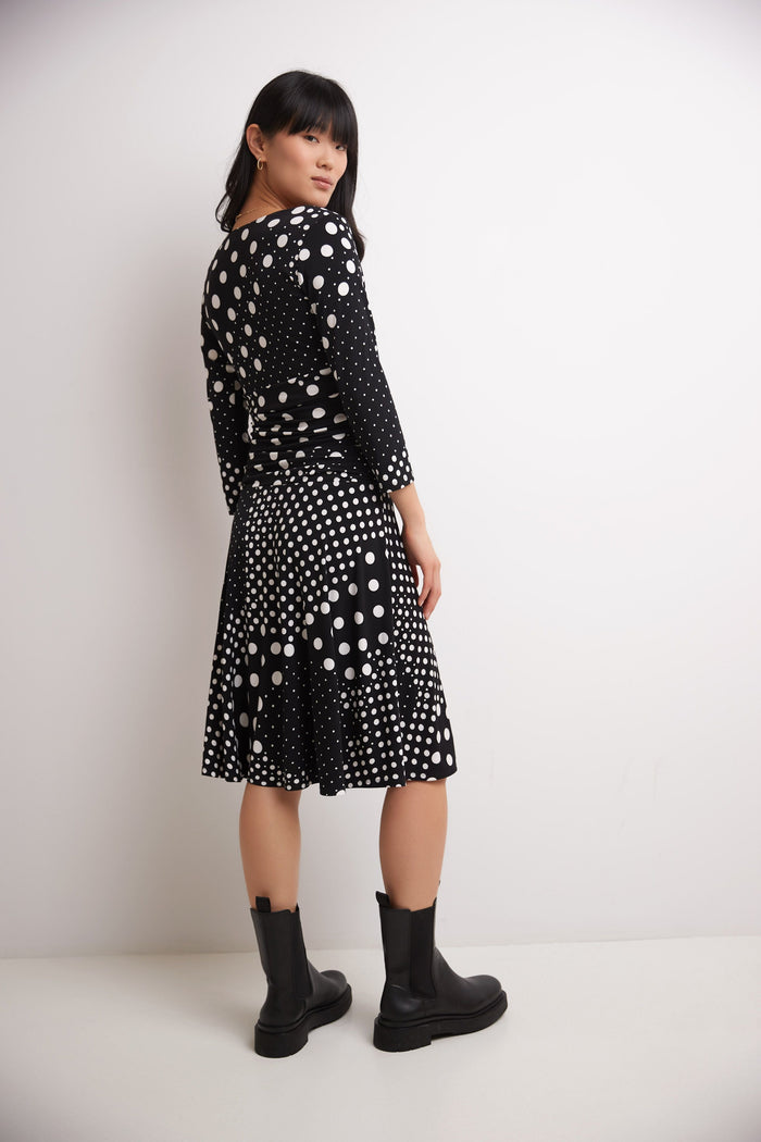 Rekucci Form-fitting 3/4 Sleeve Dress With Ruching Black/white-dot-mix