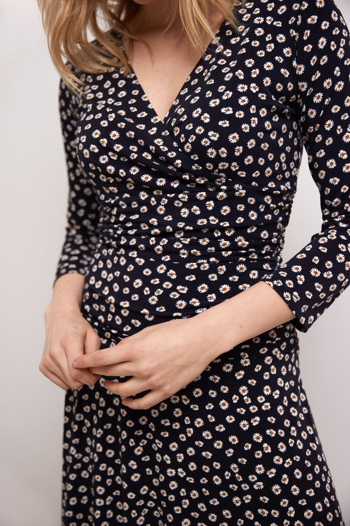 Rekucci Form-fitting 3/4 Sleeve Dress With Ruching Daisies-navy
