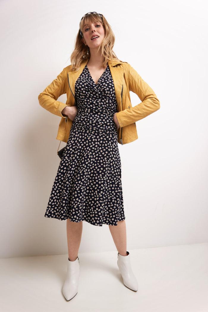 rekucci Form-fitting 3/4 Sleeve Dress with Ruching daisies-navy