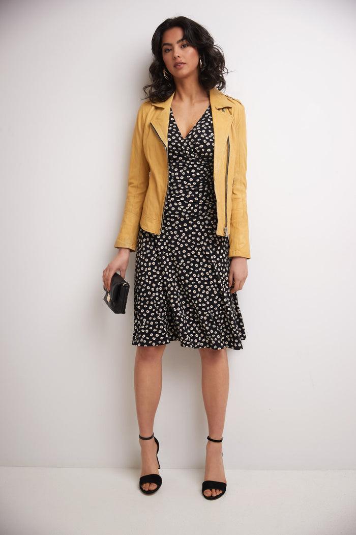 rekucci Form-fitting 3/4 Sleeve Dress with Ruching daisies-black