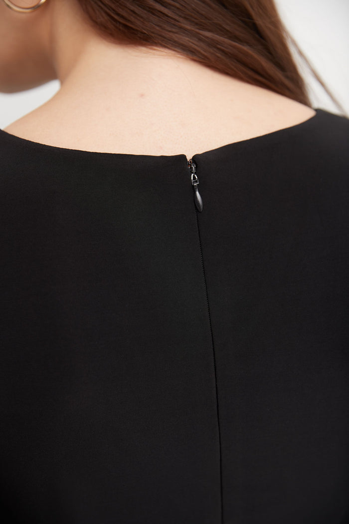 Rekucci Form-Fitting Shift Dress With 3/4 Sleeves Black