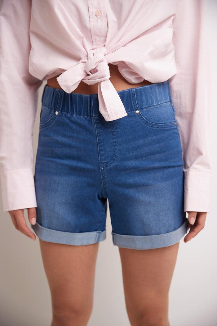 Rekucci Rekucci Women's 5 Inch Pull-On Jean Short With Slim Cuff Malibu-sandblast