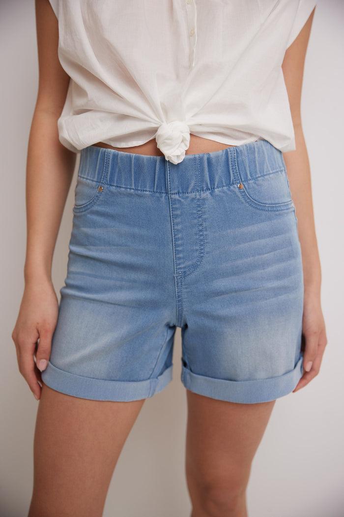 Rekucci Rekucci Women's 5 Inch Pull-On Jean Short With Slim Cuff Light-wash