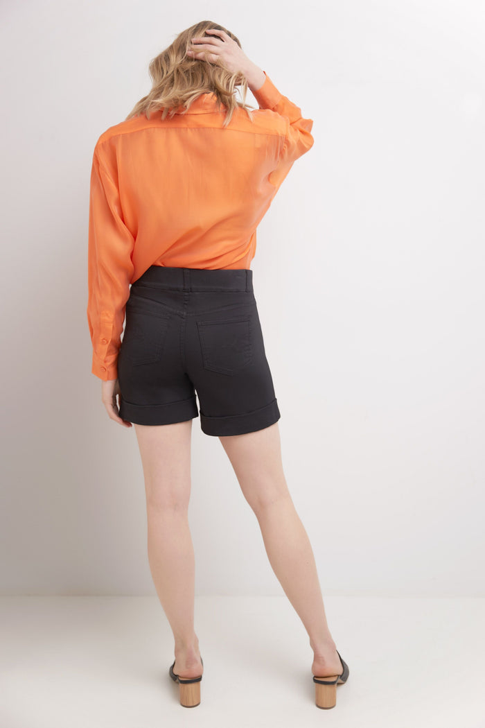 Rekucci Rekucci Women's 6 Inch Pull-On Chic Cuffed Jean Short Black