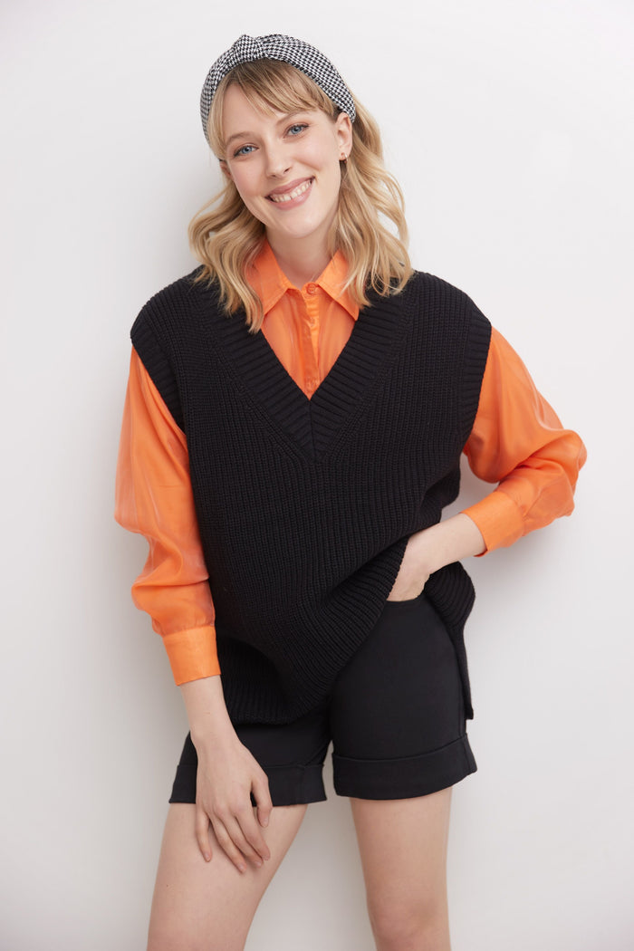 Rekucci Rekucci Women's 6 Inch Pull-On Chic Cuffed Jean Short Black