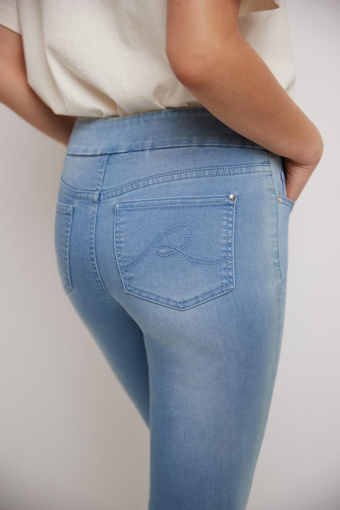 Rekucci Rekucci Women's Pull-On Skinny Fit Jean Capri With Cuff Light-wash