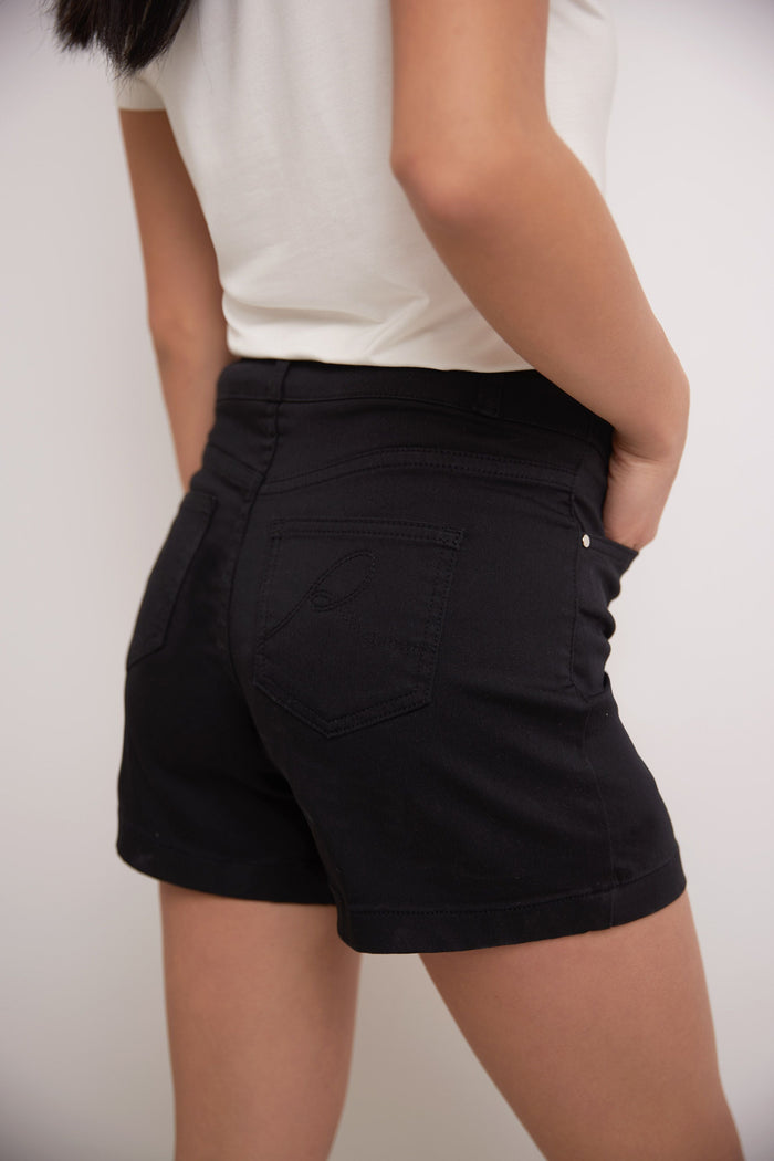 Rekucci Rekucci Women's Slimming 5 Inch Jean Short With Snap Detail Black