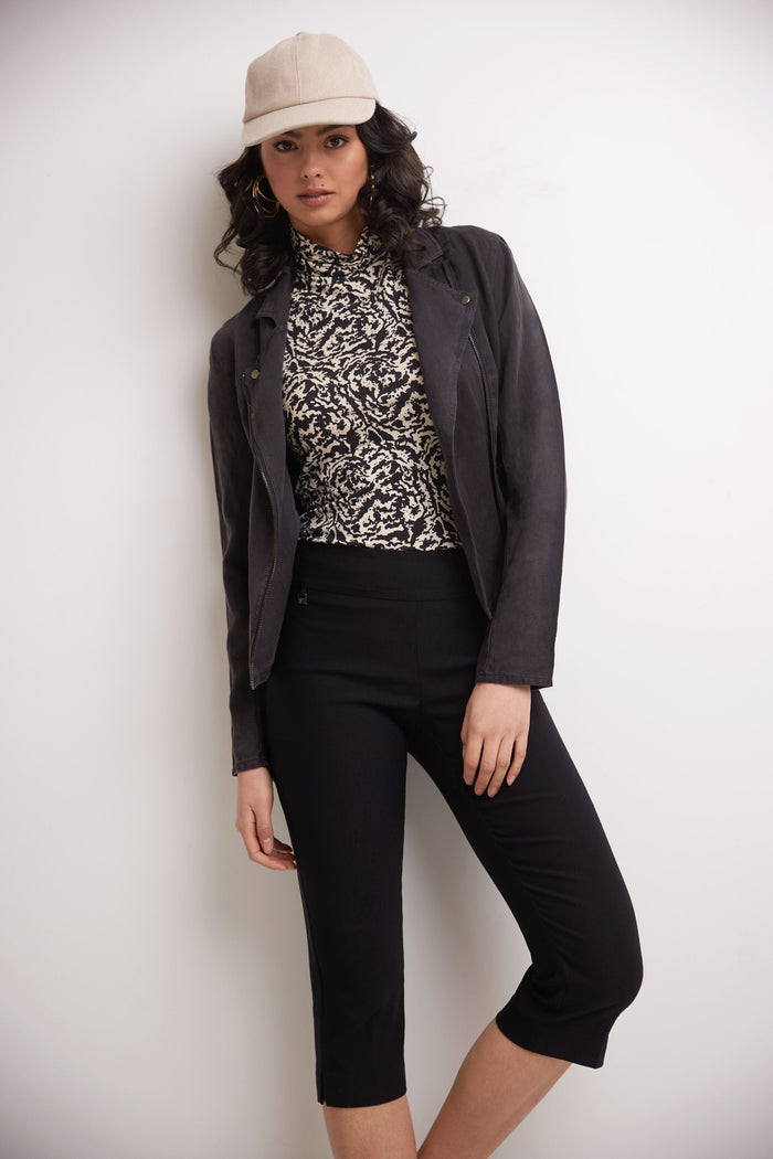 Rekucci Secret Pocket Capris With Wide Waistband Black