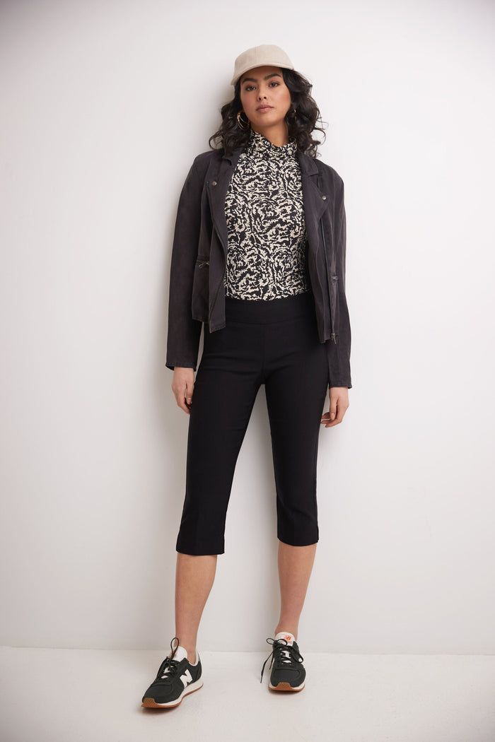 Rekucci Secret Pocket Capris With Wide Waistband Black