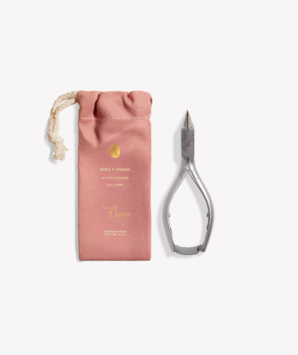 révérence de bastien PINCE À ONGLES – Révérence de Bastien
