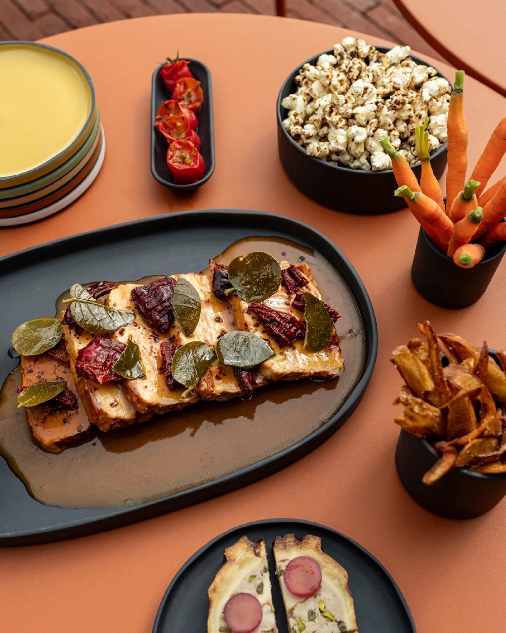 Revol Black Caractère Assiette Ovale 35 5 CM