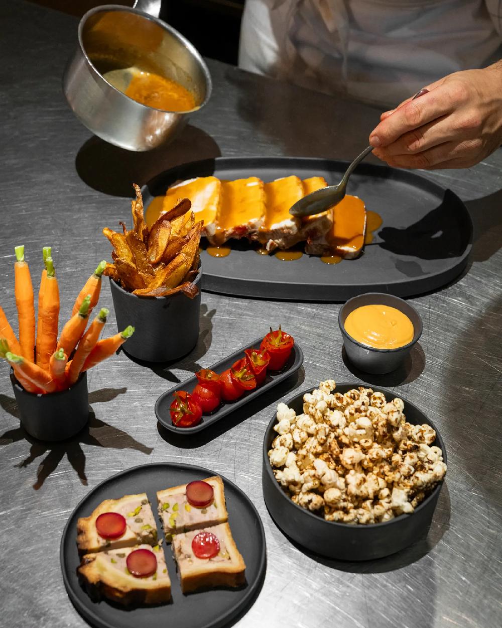 Revol Black Caractère Assiette Ovale 35 5 CM