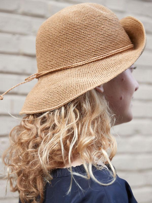 rue blanche Brynn hat camel 24e - Bronté Amsterdam