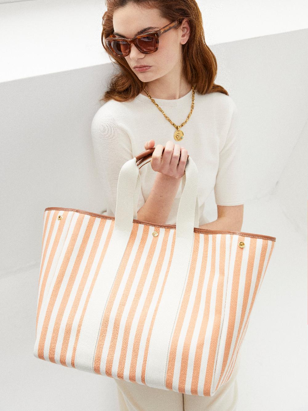 Rue De Verneuil TRAVERSÉE L - PALAIS ROYAL PEACH