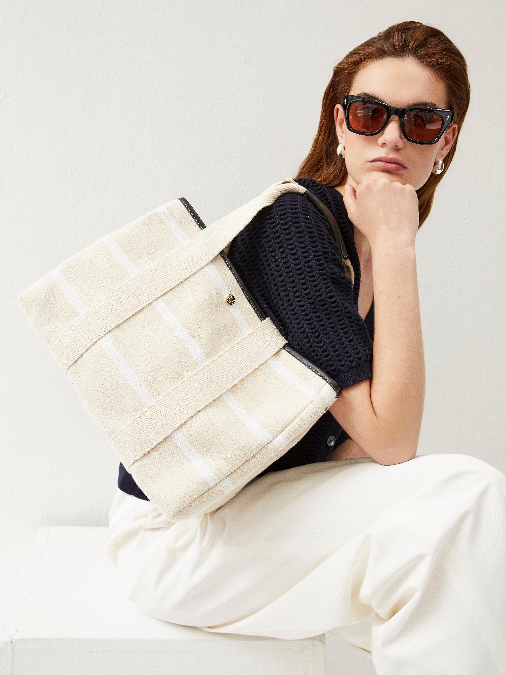 Rue De Verneuil TRAVERSÉE M - CLUB BEIGE