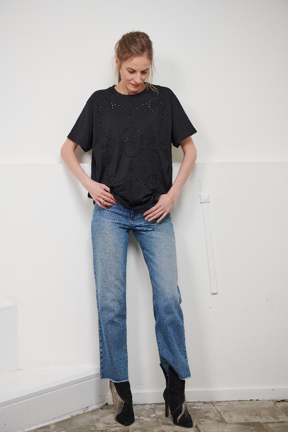 Sarah De Saint Hubert DAISY EMBROIDERED T-SHIRT - Black