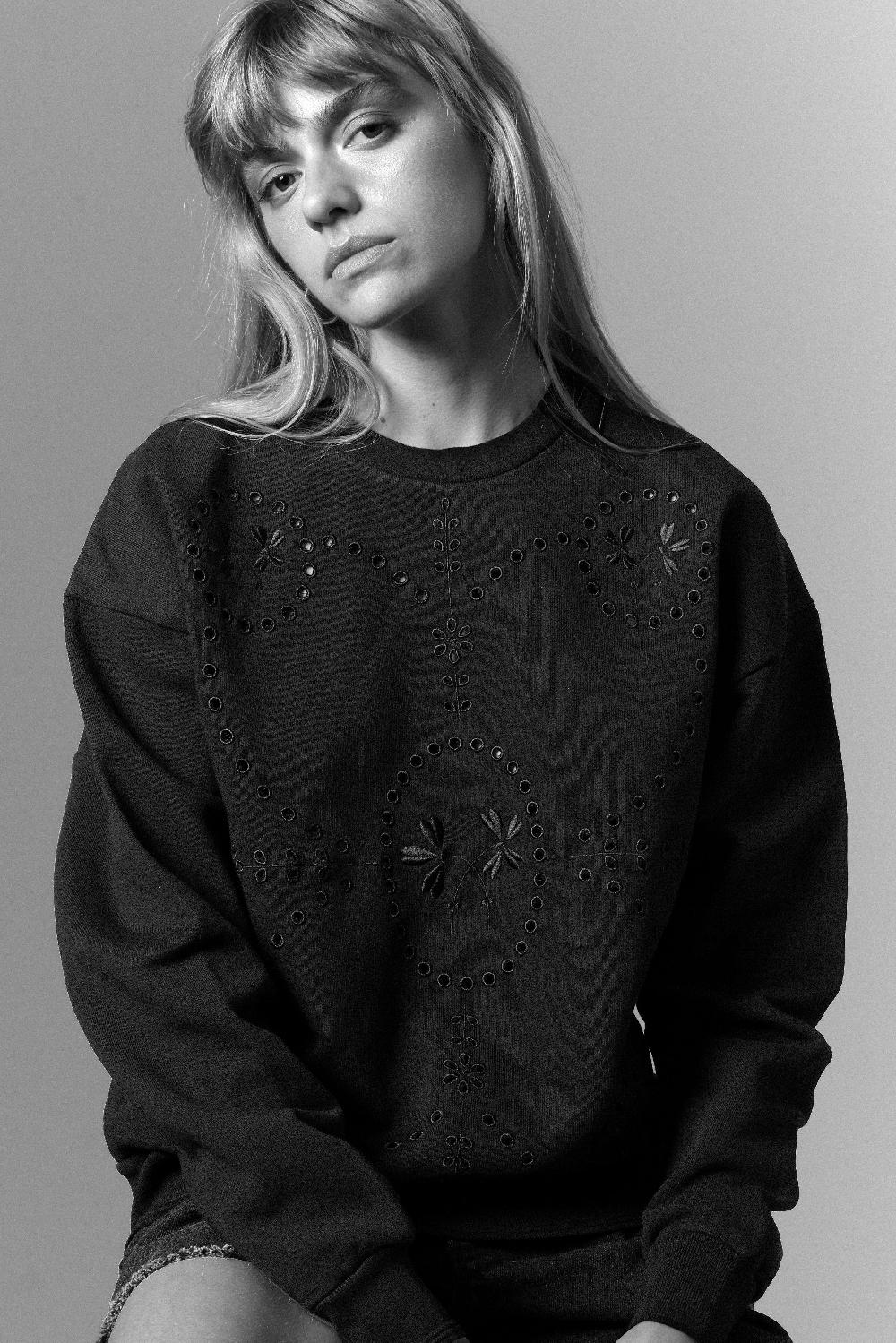 sarah de saint hubert DIDI EMBROIDERED SWEATSHIRT - Black