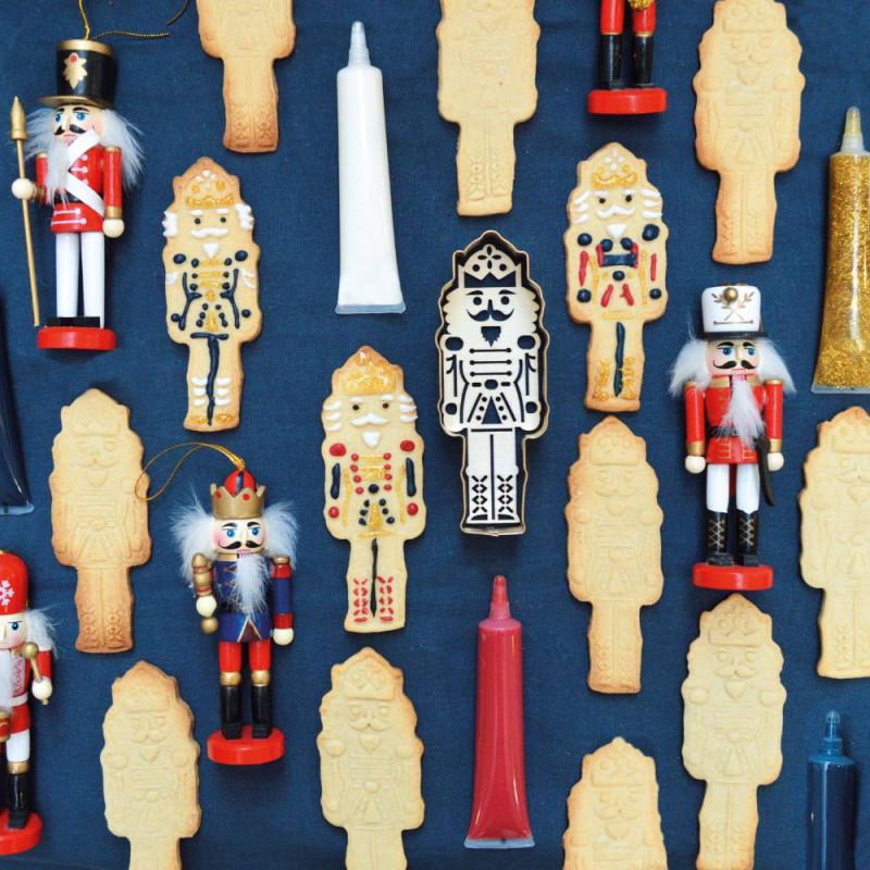 Scrapcooking Découpoir Doré + Embosseur Bois Casse-Noisette