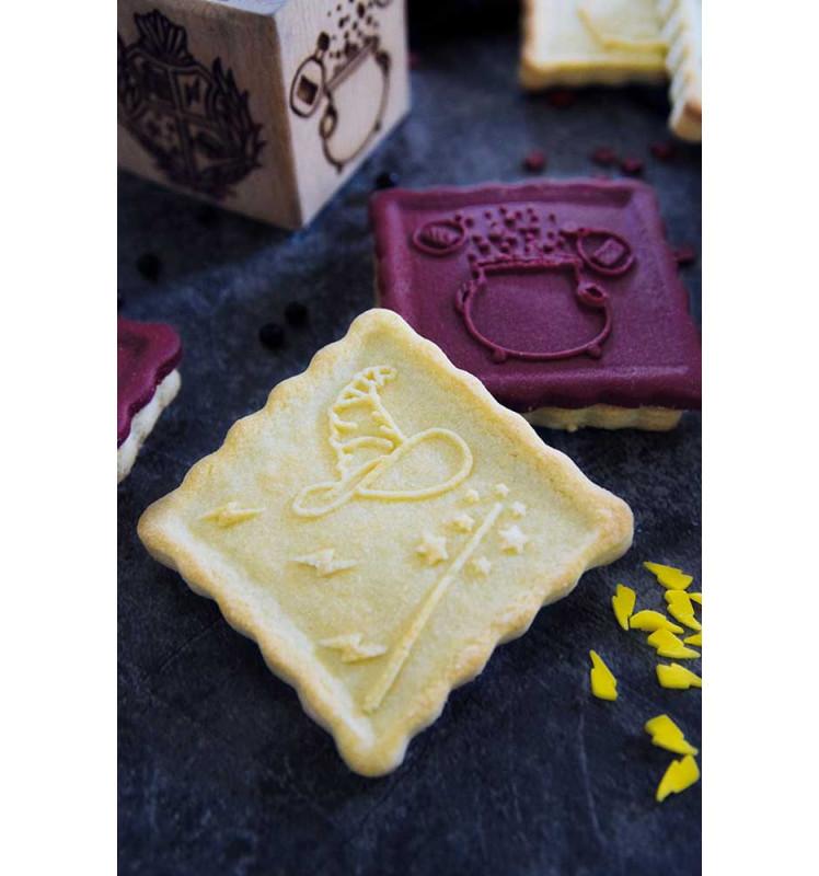 Scrapcooking Tampon à Biscuits Bois Sorcier + Découpoir
