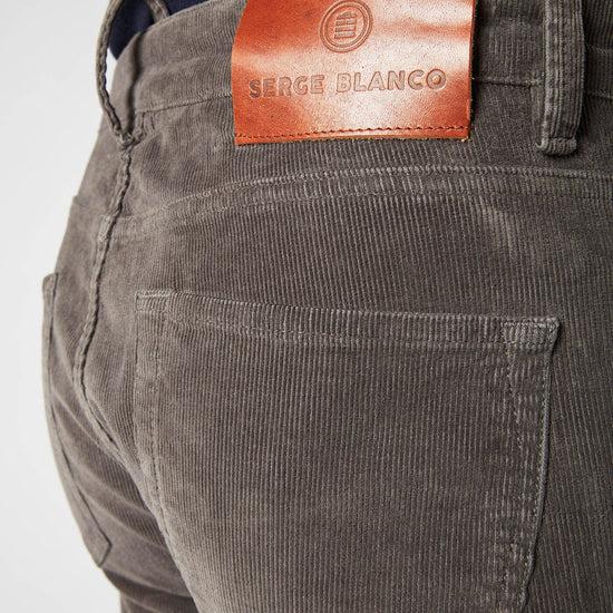 Serge Blanco Pantalon 330 Tapered Fit En Velours Charbon