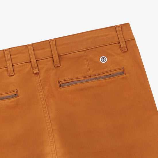 Serge Blanco Chino 702 Coupe Droite Noisette