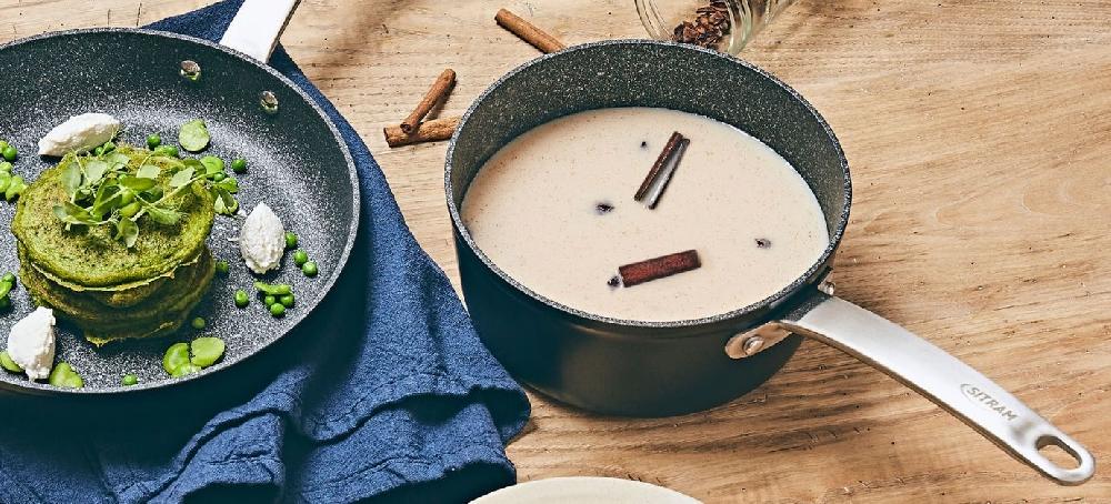 sitram Brunch avec Sitram Pancakes épinards et Chai Latte