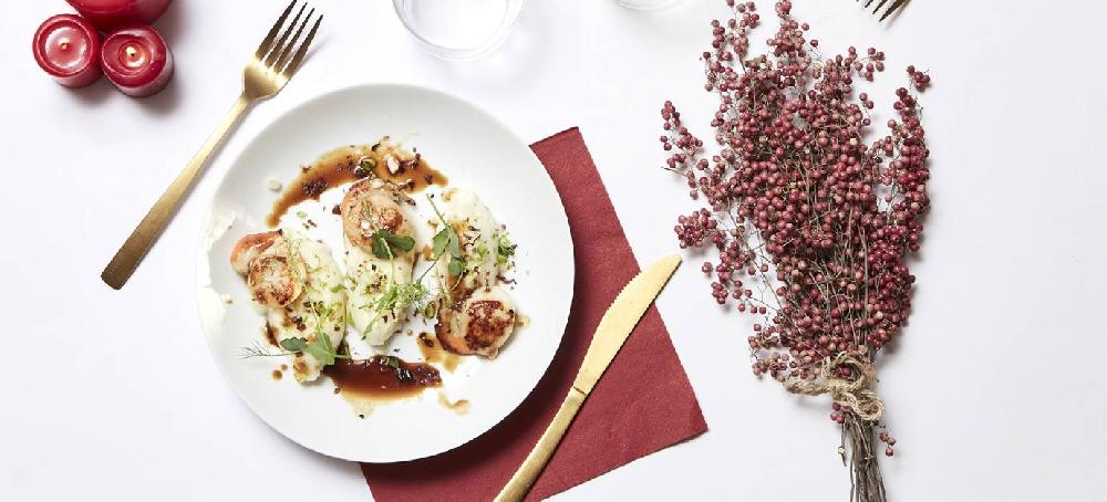 sitram Noix de Saint-Jacques mousseline de rattes parfumée au citron vert algues et sel rouge