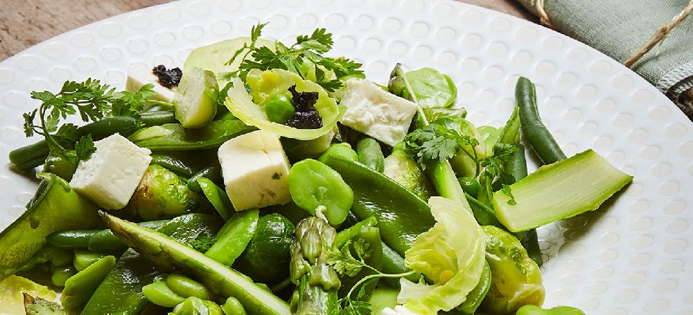 sitram Poêlée de légumes verts au beurre de gingembre et mousse à l’ail noir