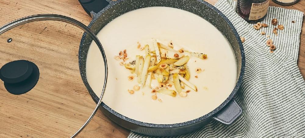 sitram Velouté de céleri-rave à la poire et mini-feuilleté au fromage d'Aulon