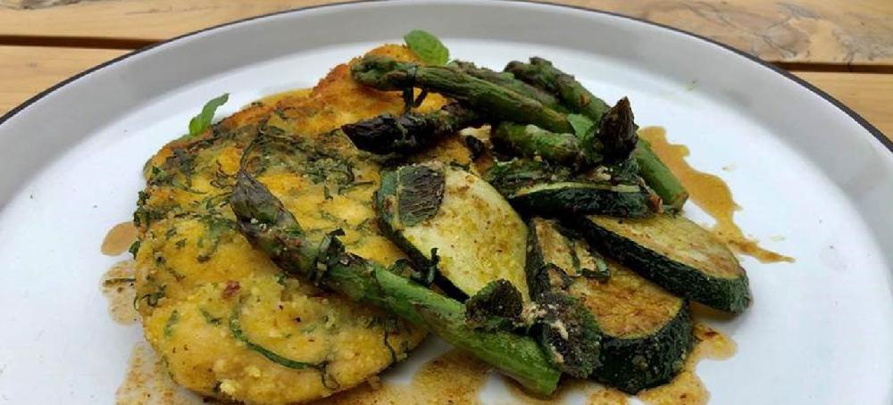 sitram Viennoise de volaille aux herbes maraîchères asperges vertes et courgettes sautées