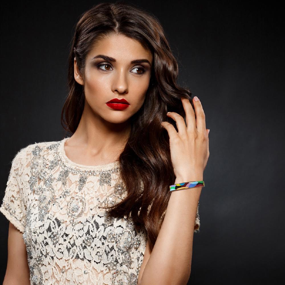 So Charm Bracelet En Résine Colorée Ayant Un Aspect Proche De L’Email Par SoCharm