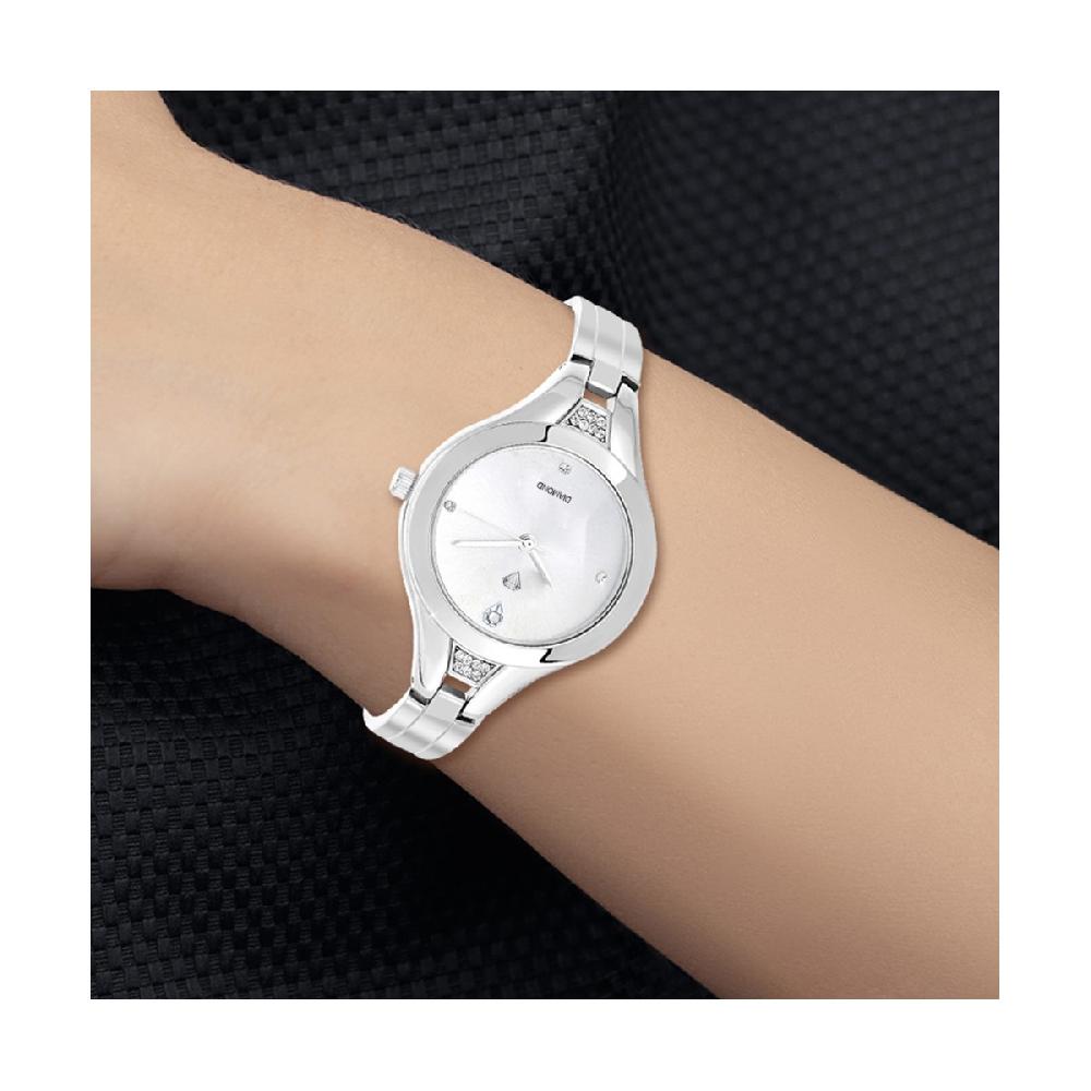 So Charm Montre Lola Argentée SoCharm Ornée D'un Véritable Diamant Et De 18 Cristaux Scintillants