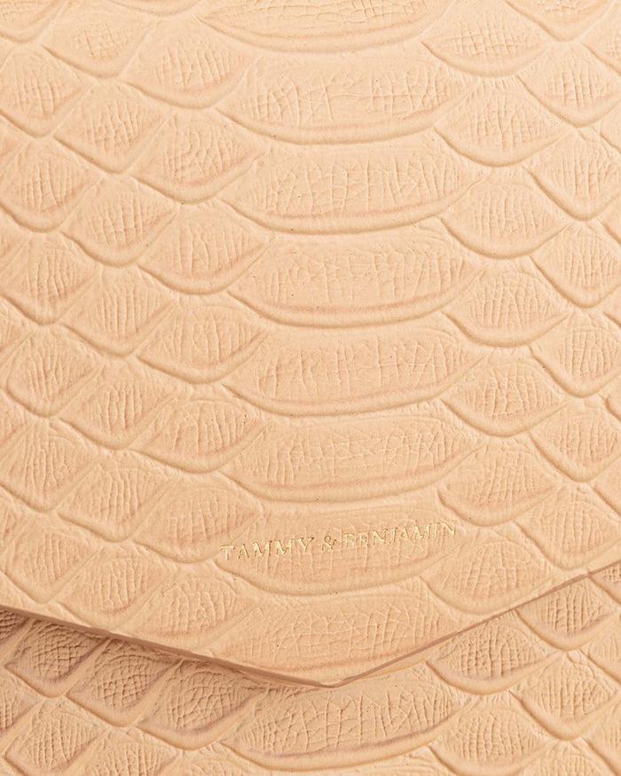 Tammy And Benjamin INES - PÊCHE EMBOSSÉ