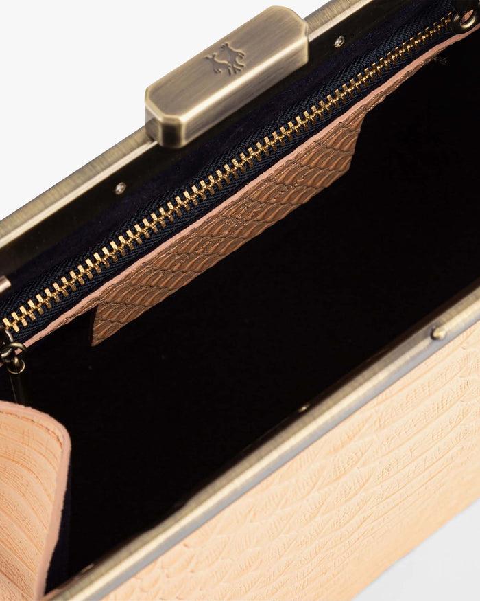 Tammy And Benjamin JEANNE - PÊCHE EMBOSSÉ