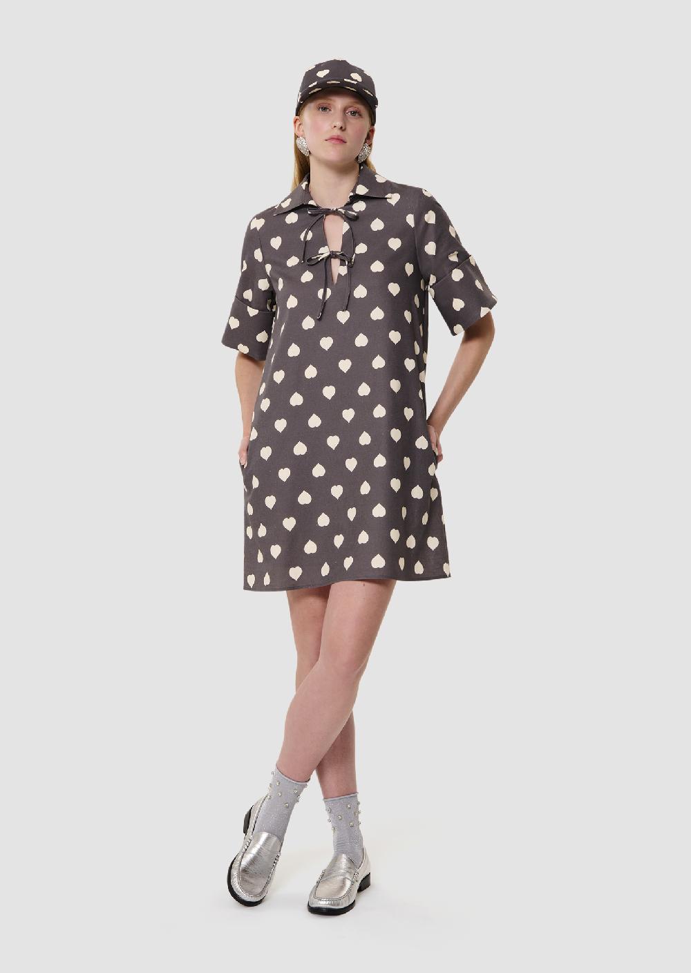 tara jarmon Robe Reyesgrise à coeurs blancs