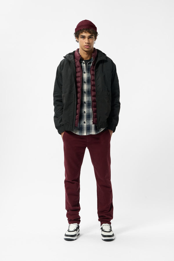 teddy smith Pantalon chino coupe slim PALLAS CHINO SWEAT DYED SMOKY RUBY