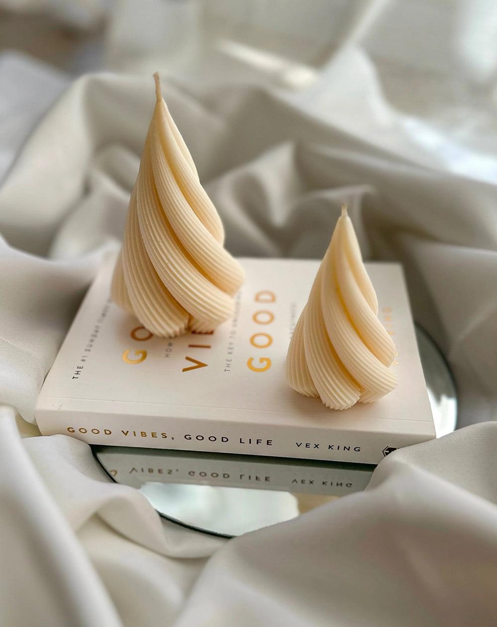 Teo Cabanel BOUGIE DÉCORATIVE - LE SAPIN Boisée & Épineuse