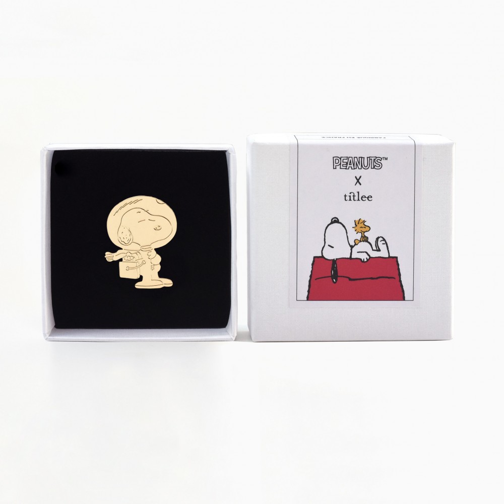Titlee Pin's April - Snoopy Monthly