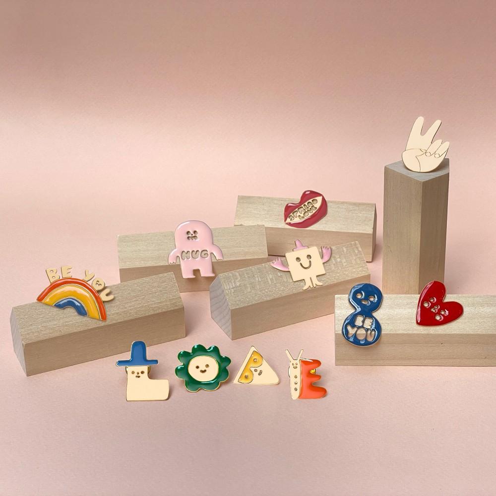 Titlee Pin's Hug X Suzy Ultman