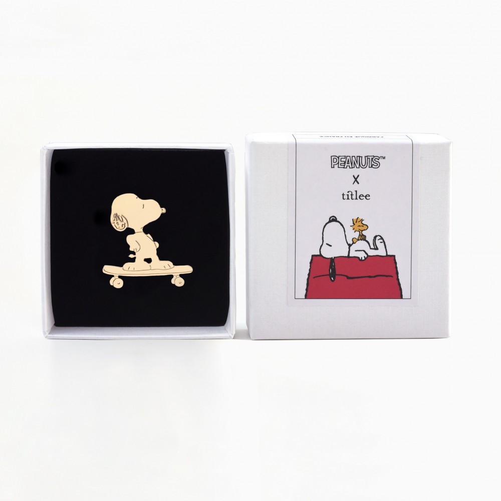 Titlee Pin's May - Snoopy Monthly