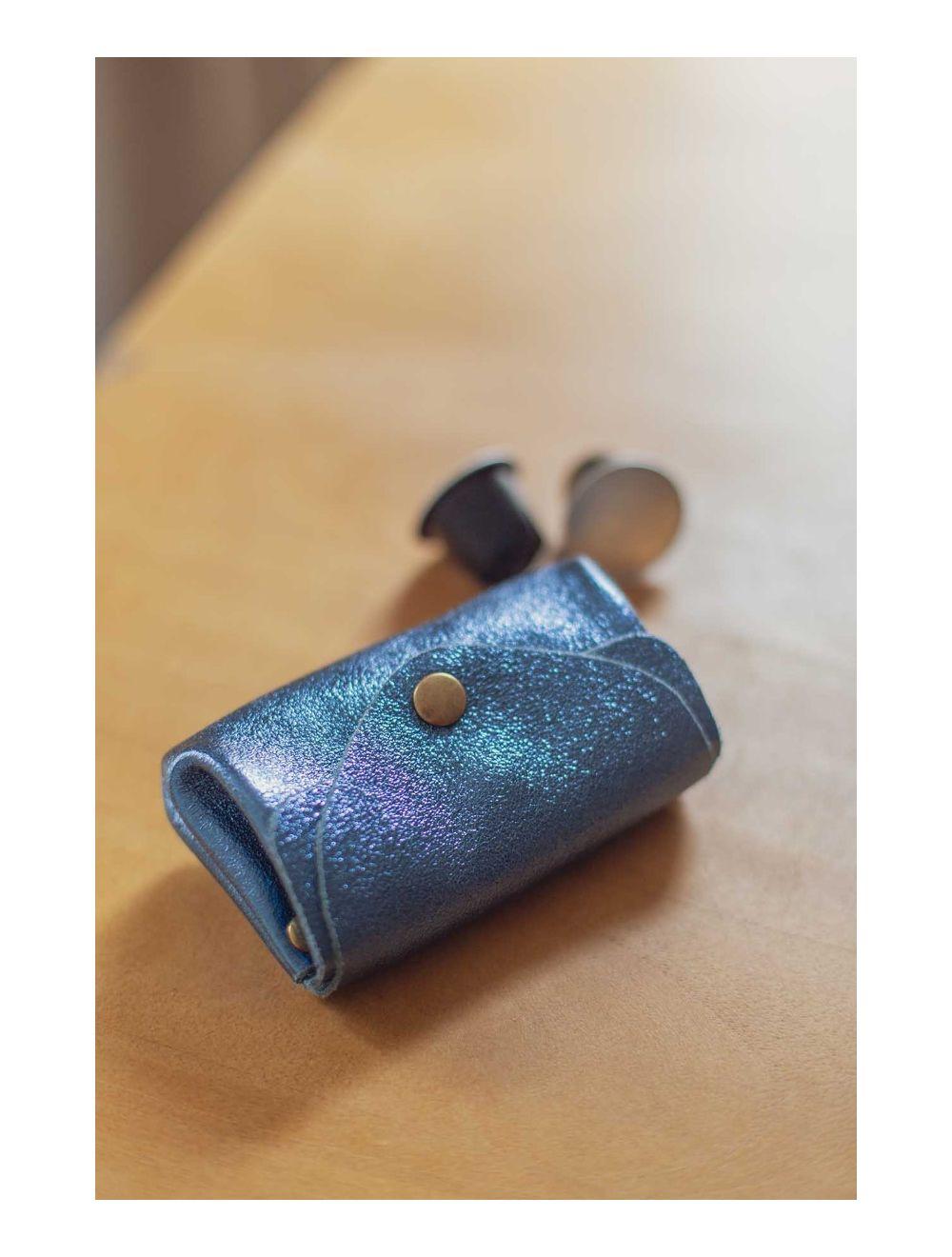 tom&eva Pochette en Croûte Cuir Vachette Métallisé 4903 SUZIE METAL-Blue Metal