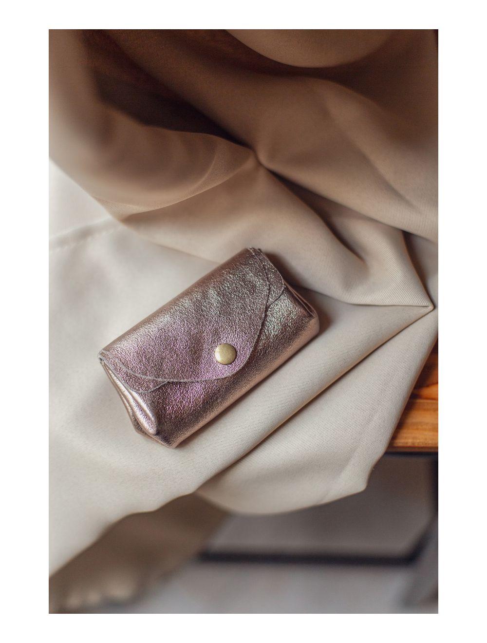 tom&eva Pochette en Croûte Cuir Vachette Métallisé 4903 SUZIE METAL-Etain