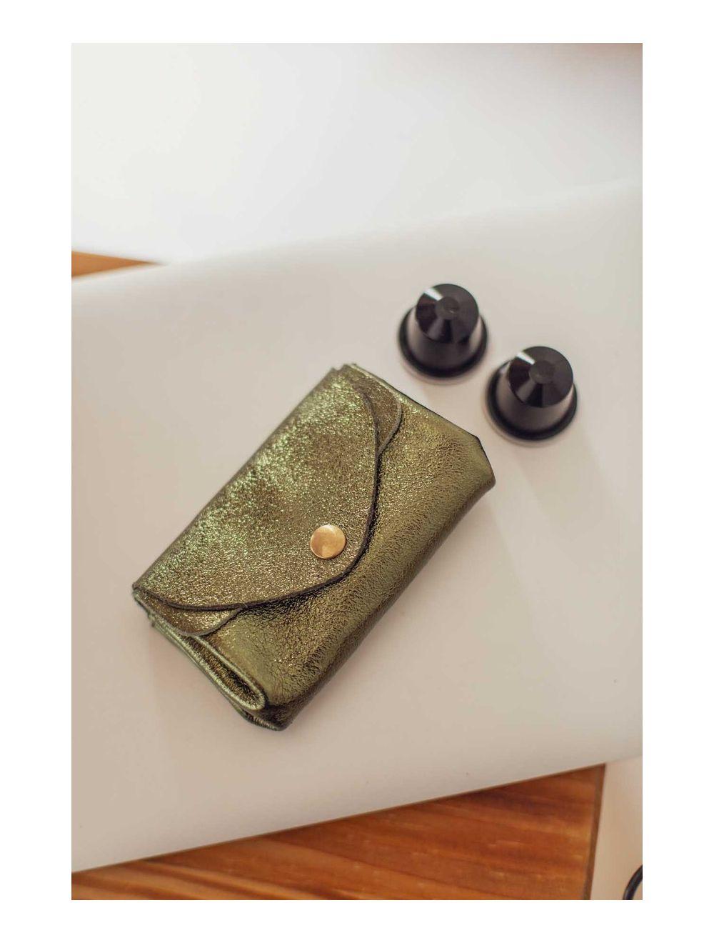 tom&eva Pochette en Croûte Cuir Vachette Métallisé 4903 SUZIE METAL-Kaki