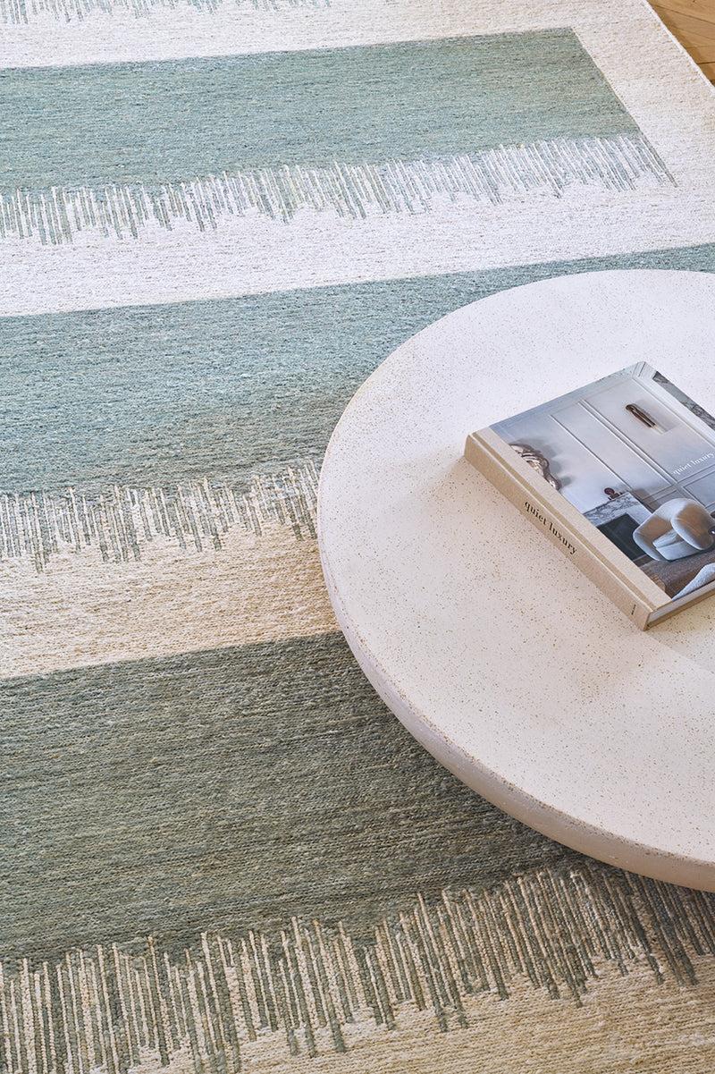 Toulemonde Bochart Figueras Aqua Tapis Bleu 100% Golden Jute