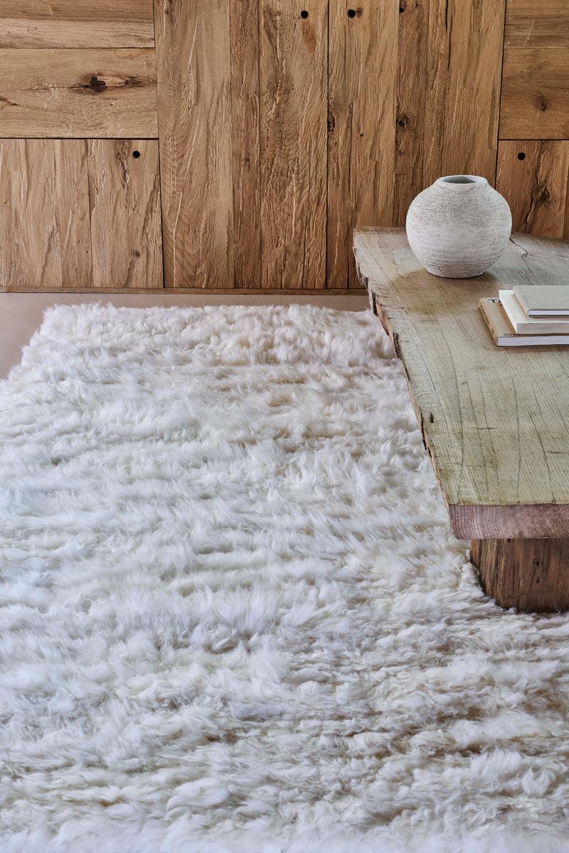 Toulemonde Bochart Toison Ecru Tapis Blanc En Peau Lainée