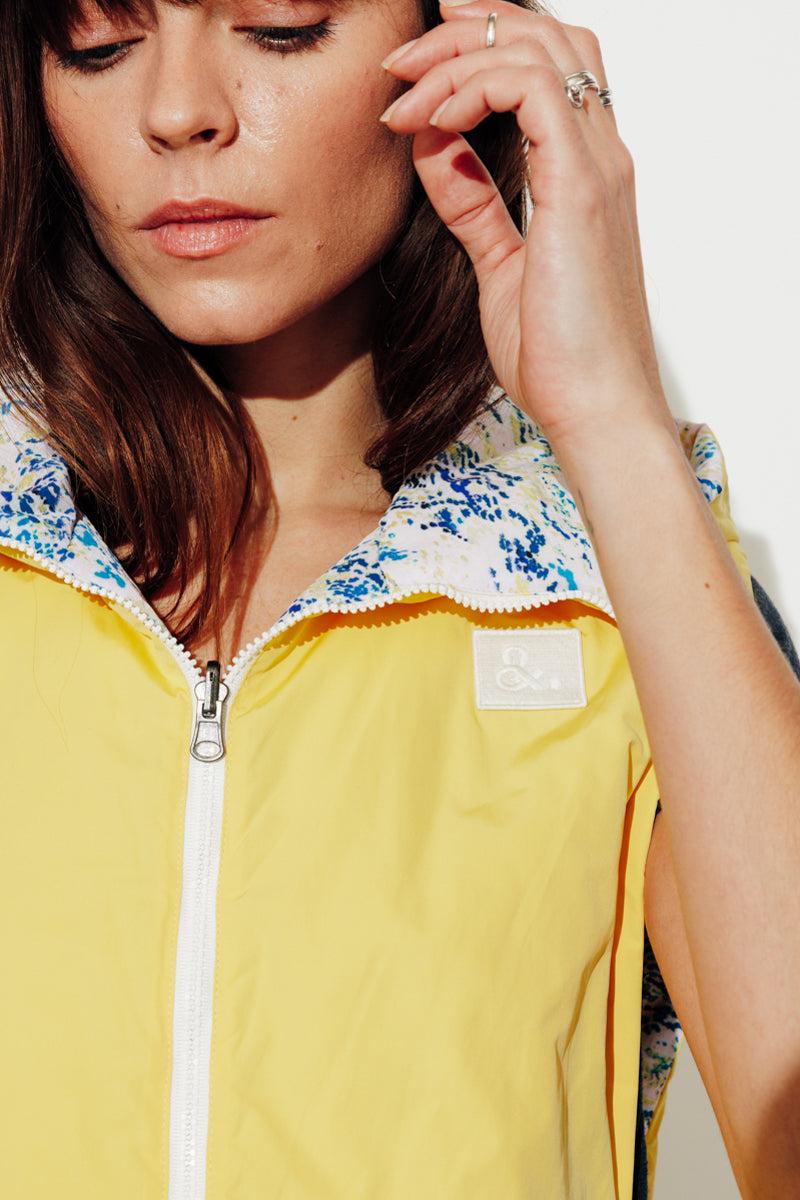 Trench & Coat France Capuche Accessoire Réversible Fantaisie Tissu Déperlant Jaune Printemps-Été 2025