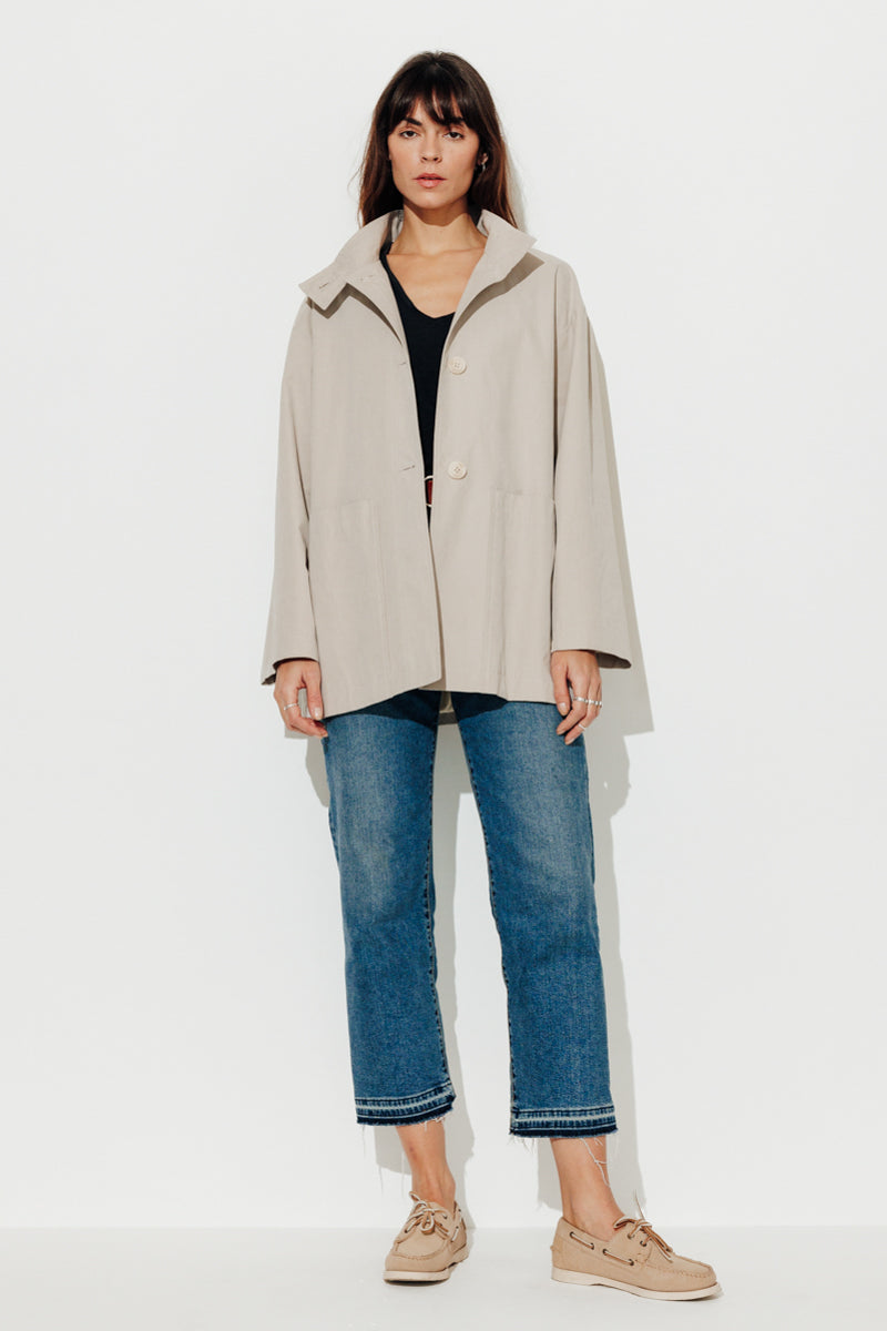 Trench & Coat France Imper court en gabardine de coton gris clair Printemps-Été 2025