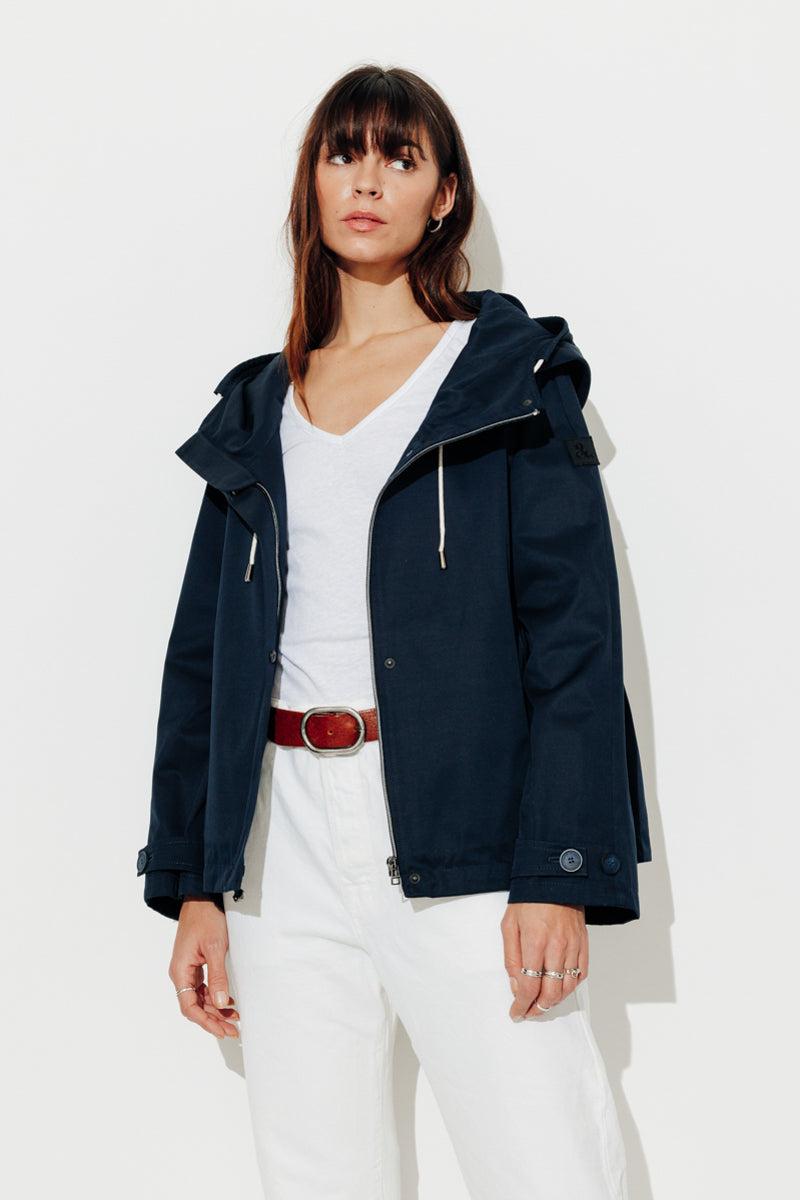Trench & Coat France Parka Courte En Tissu Déperlant Bleu Marine Printemps-Été 2025