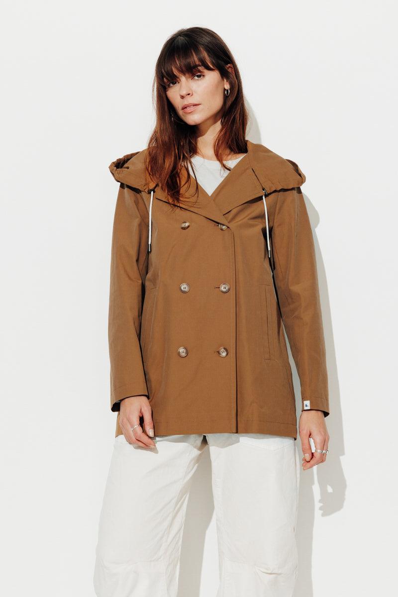 Trench & Coat France Parka Courte Féminine à Capuche Camel Printemps-Été 2025